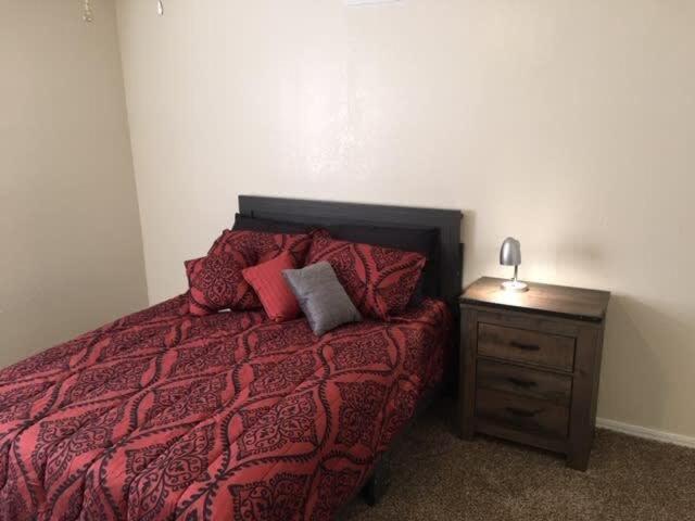 Quiet Townhouse Close To Fort Sill! Лоутън Екстериор снимка